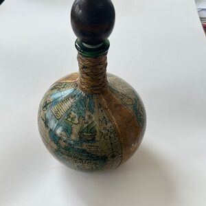 Vintage Globe-Themed Decorative Vase/wine décanter